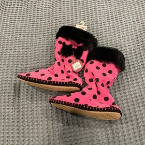 NWT Sonoma fleece slippers
